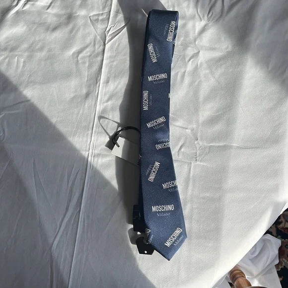 $125 Moschino Navy Moschino Milano Print Silk Tie NWT - Picture 3 of 7